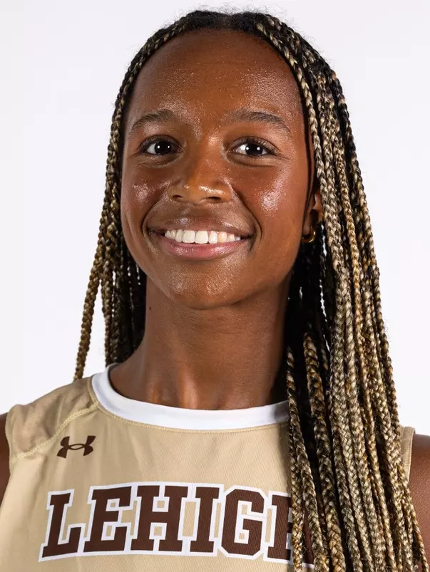 Lia Henderson headshot