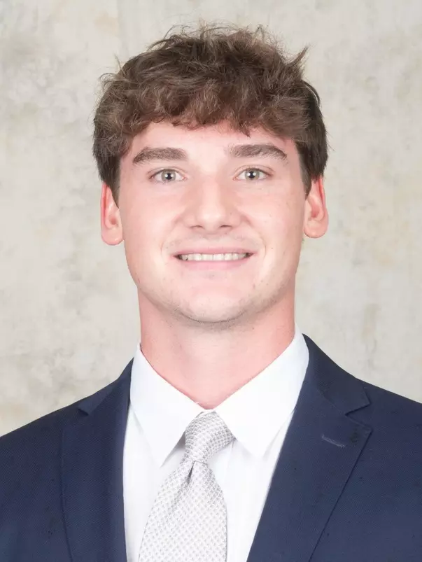 Steele Crom headshot 26-27