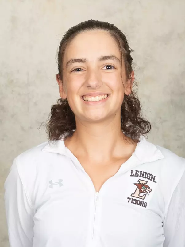 Claire Macedo heashot