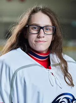 Izzy Buckett headshot