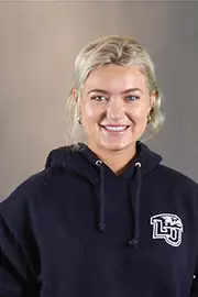 Caroline Mills headshot