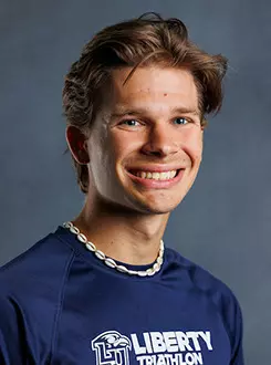 Skylar Waechter headshot