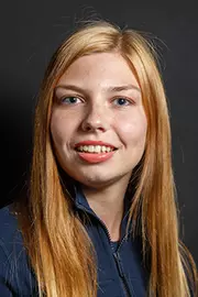 Caroline Colson headshot