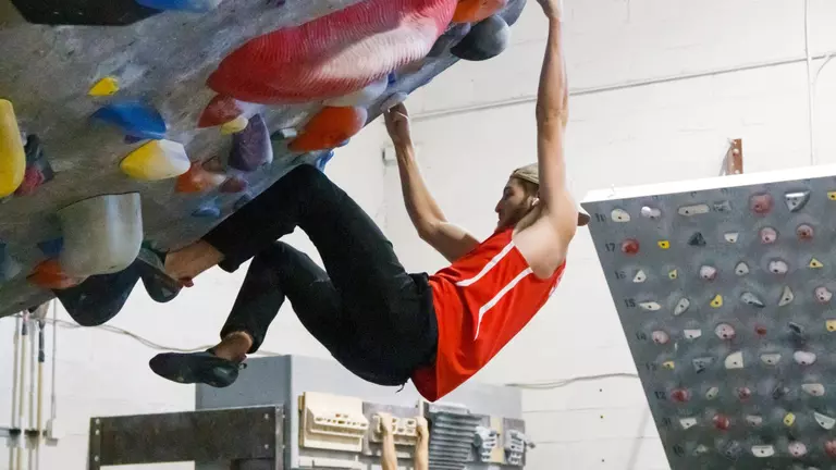 Reese, King climb to fifth-place men’s, women’s advanced showings at first bouldering comp