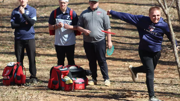 Disc golfers experience varying degrees of success in opening rounds at CDC nationals