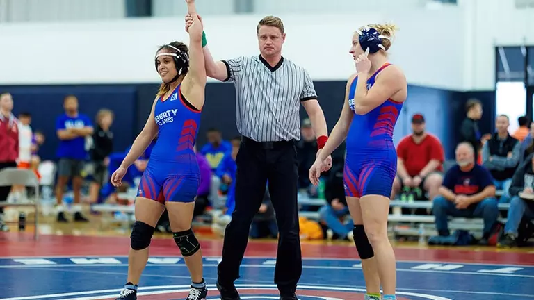 Women’s wrestlers top St. Andrews, Lincoln Memorial at Patriot Duals in Kentucky