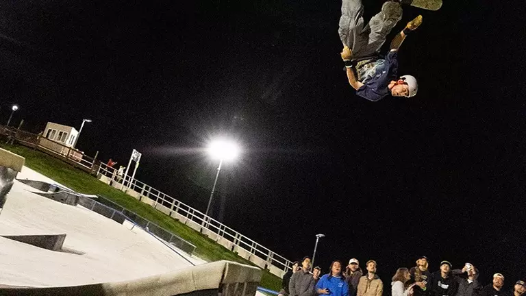 Skiers and snowboarders ready to shred the slopes in the spring semester