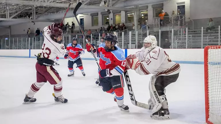 DIII Flames sweep Charleston on road, Appalachian State at home, stretch winning streak to 7