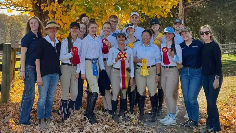 Hunt Seat equestrian team runner-up to host Sweet Briar at Region 4 show