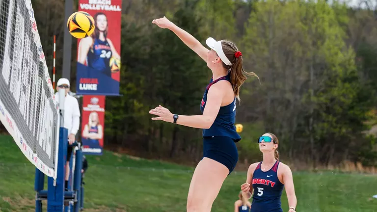 Women’s beach volleyball wraps up season by sweeping JuCo programs in N.C.