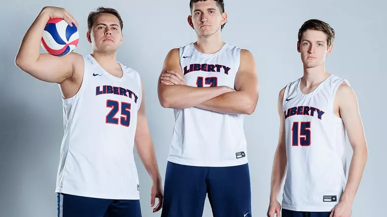 Men’s volleyball teams go down swinging in silver bracket semifinals at NCVF nationals in Kansas City