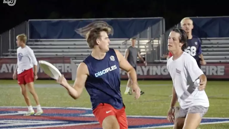 Men’s ultimate forms strong bonds before fall opener, eyes return to regionals in spring