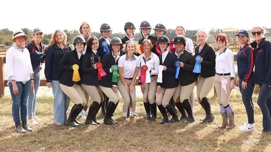 Hunt Seat equestrian team at CNU