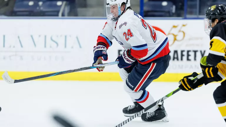 DI men’s hockey travels to Michigan to take on three-time national champion Adrian College