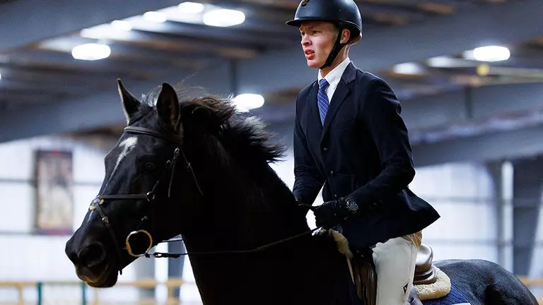Hunt Seat equestrian team qualifies four riders for IHSA Zone 4 Championships
