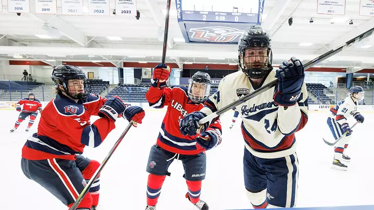 DII men sweep Roadrunners before hosting Senior Night this Saturday