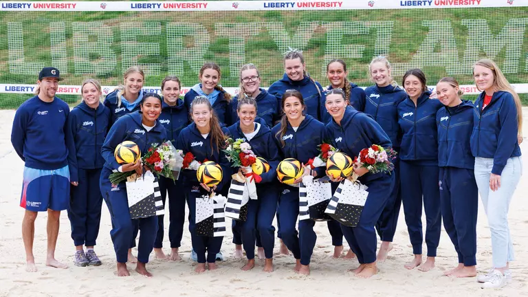 Beach volleyball ends season with sweep over UNC on Senior Night