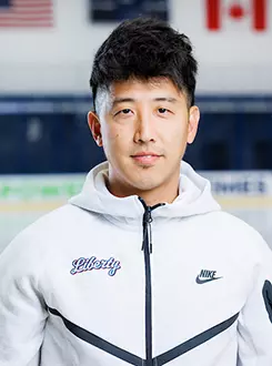 Jonathan Chung from the Men’s D1 Hockey had his headshot taken in the Lahaye Ice Center on August 27, 2025. (Photo by Simon Barbre)