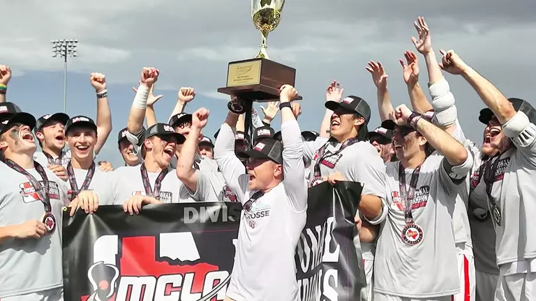 Men’s lacrosse team receives national championship rings, holds annual alumni game