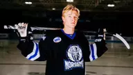 Bronson Hunt joins twin brother as DI men’s hockey team’s third spring recruit