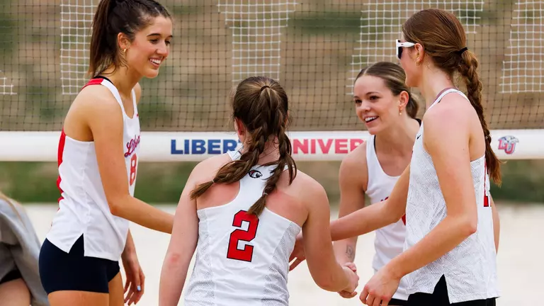 Women’s beach volleyball finishes 3-0 at first home tournament of spring season