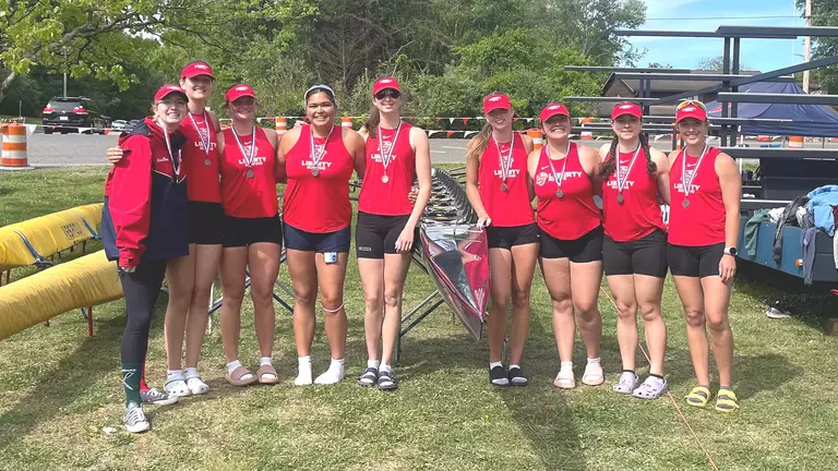 Women’s Varsity 4, Novice 8 boats advance to ACRA nationals with top-three finishes at SIRA regionals