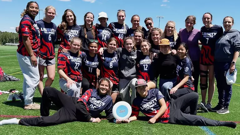 Women's Ultimate wraps up season with seventh-place showing at Atlantic Coast Regionals