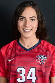 Savannah Holmes headshot