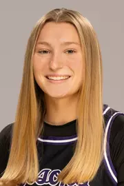 Tess Wiczek headshot