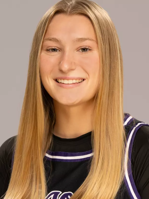 Tess Wiczek headshot
