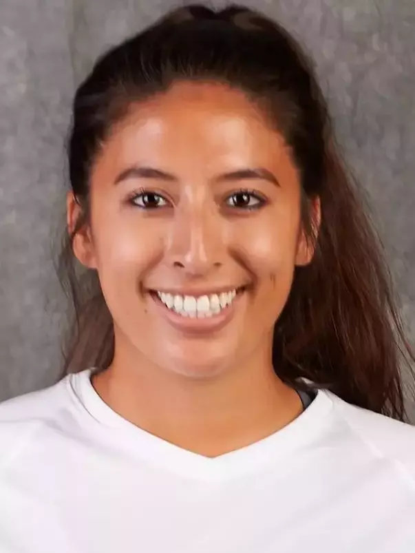 2019 Mackenzie Magaoay Headshot