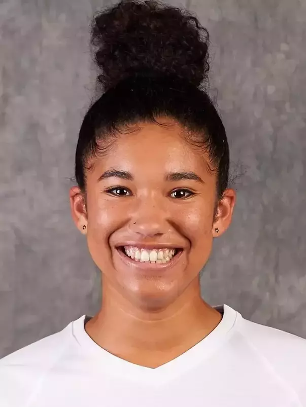 2019 Charlotte Guillory Headshot