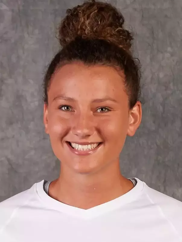 2019 Elysia Laramie Headshot