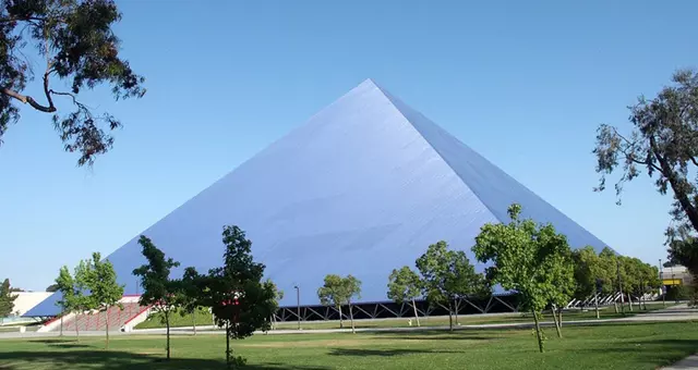 Walter Pyramid Zoom