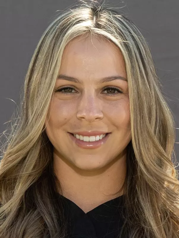 Justine Briones Headshot