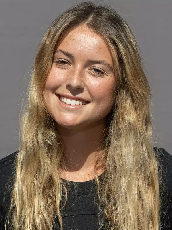 Hanna Farnsworth Headshot