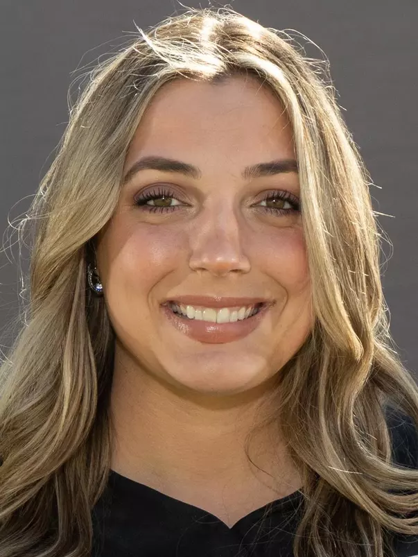 Samantha Fowler Headshot