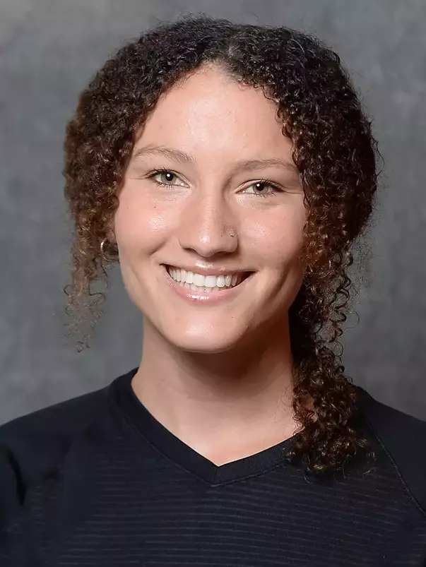 2021 Elysia Laramie Headshot