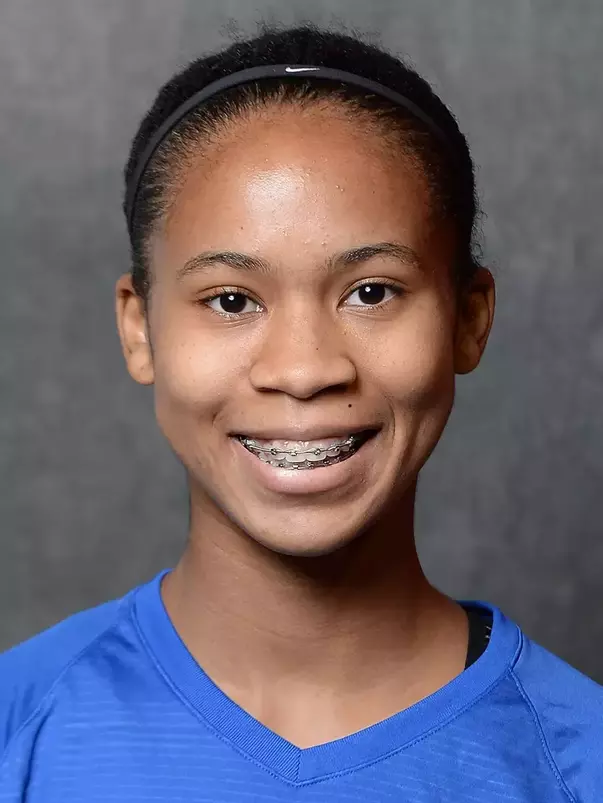 2021 Zora Standifer Headshot