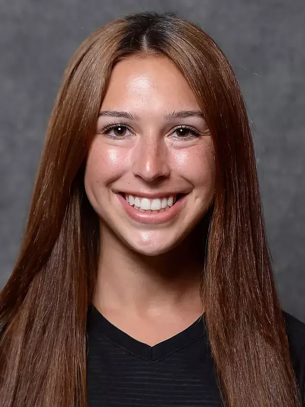 2021 Bella Wakeling Headshot