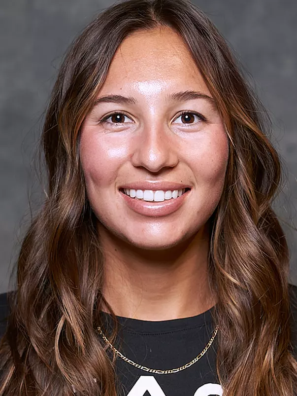 Savannah Lyons Headshot