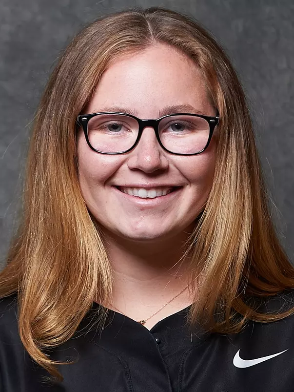 Carly Robbins Headshot