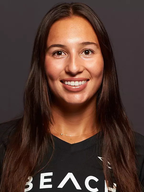 Savannah Lyons Headshot