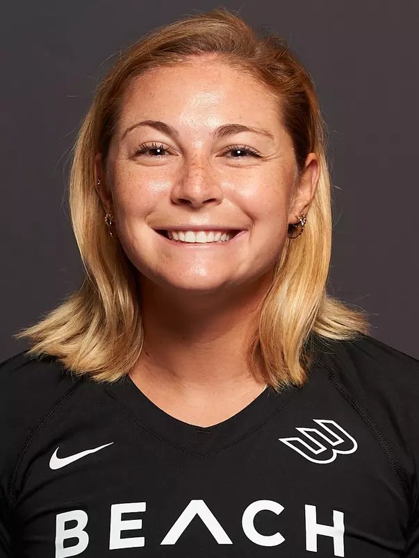 Mari Molina Headshot