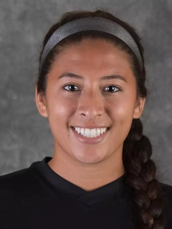 2016 Mackenzie Magaoay Headshot