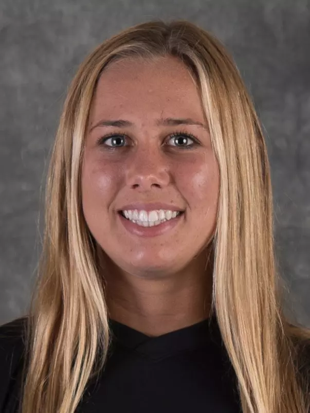 2016 Hannah Stammer Headshot