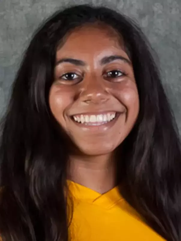 2015 Hannah DeSilva Headshot