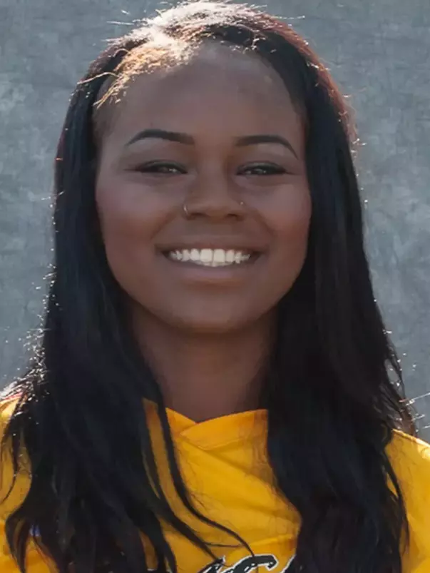 2015 Fatmata Kamara Headshot