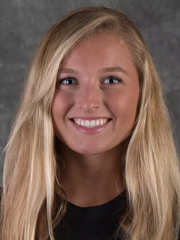 2016 Tori Buda Headshot