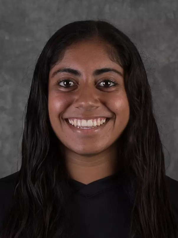 2016 Hannah DeSilva Headshot